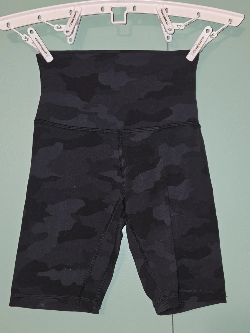 Lululemon Black Camo Biker Short Size 2